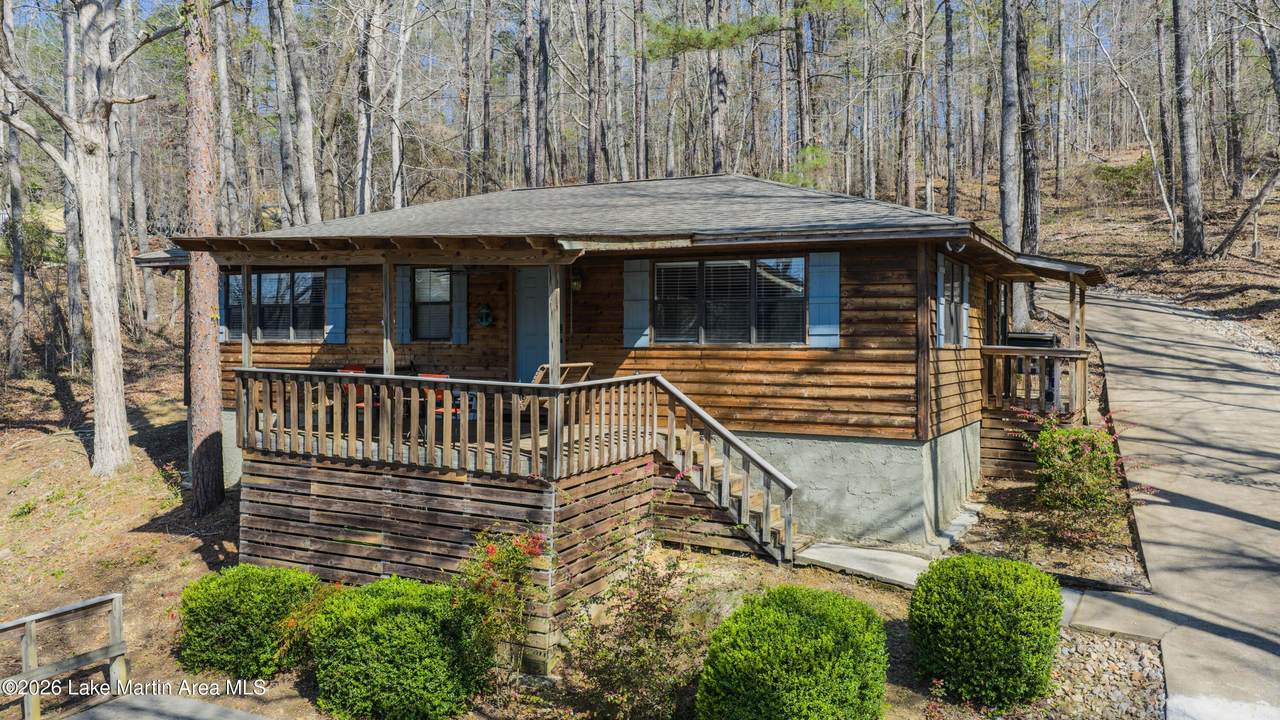 131 Lakeview Dr - Photo 1