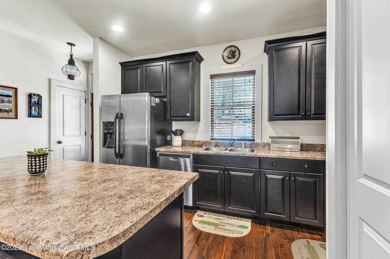https://bt-photos.global.ssl.fastly.net/lakemartin/1280_boomver_1_26-519-2.jpg