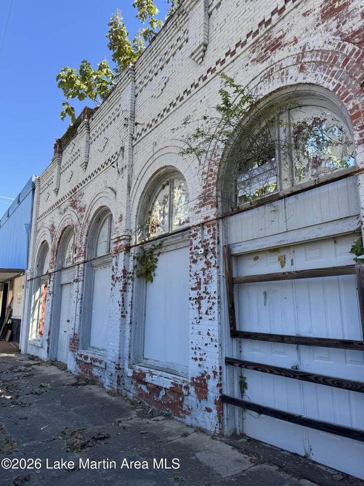 185 Main St - Photo 1