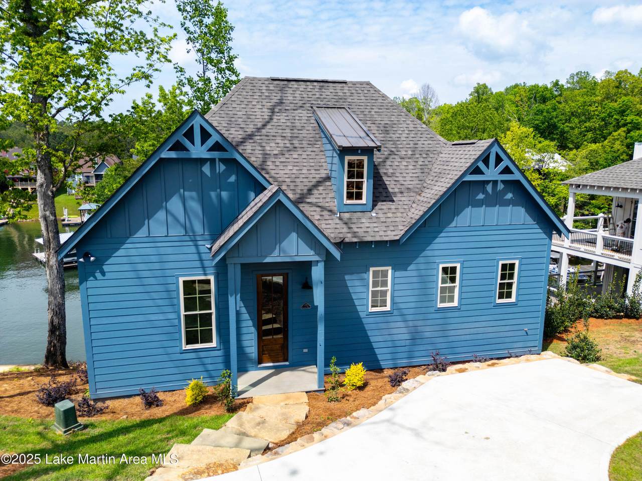 180 Village Trl - Photo 1