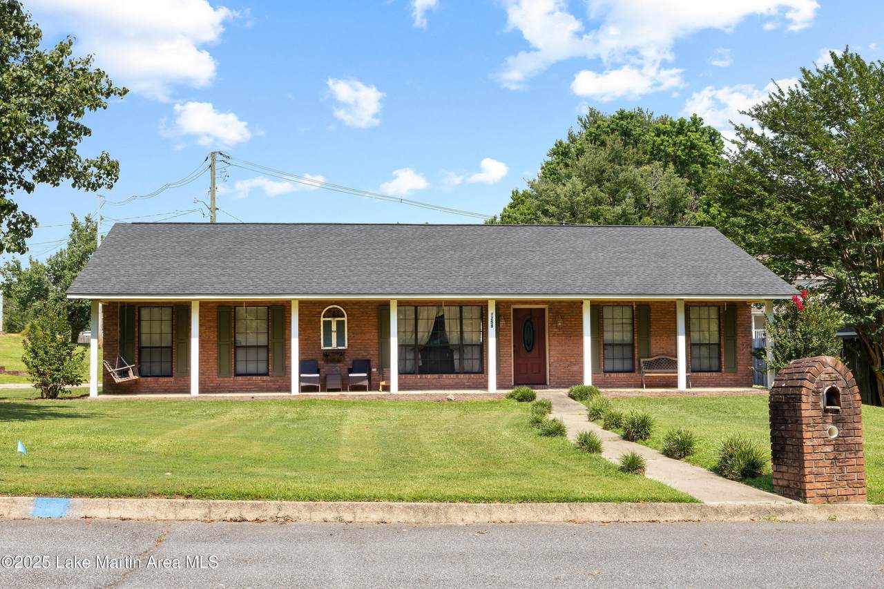 1258 Watson St - Photo 1