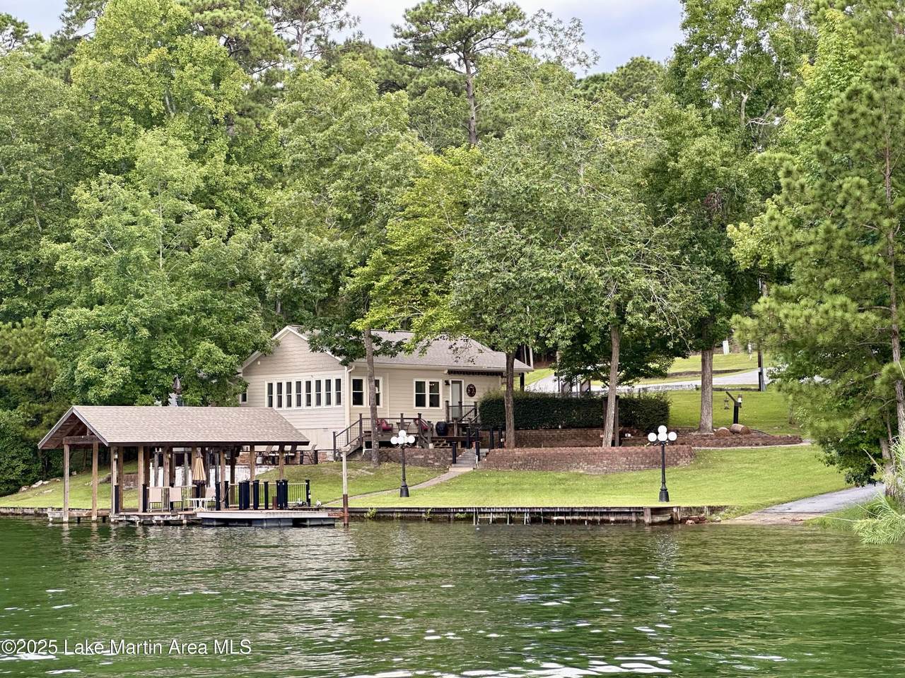 1614 Castaway Island Rd - Photo 1