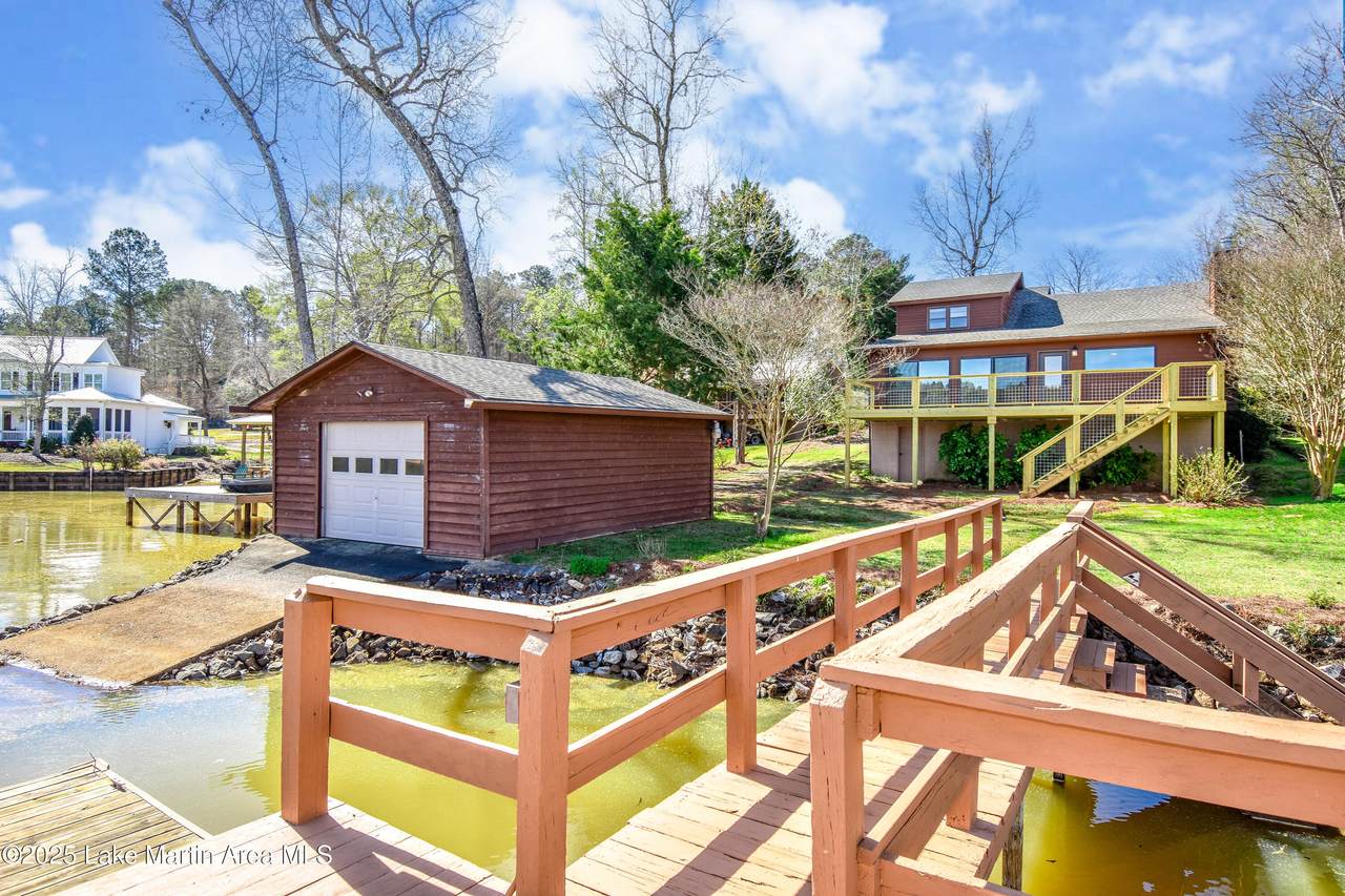 290 Tiger Ln - Photo 1