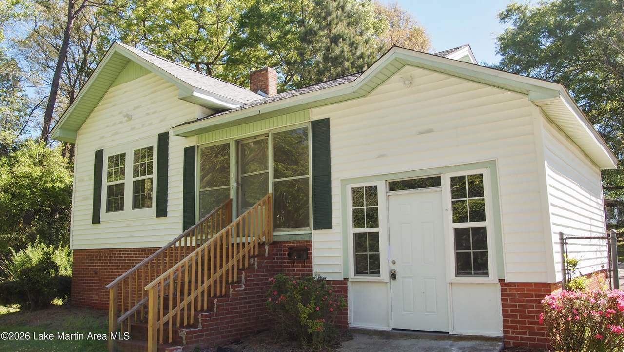 537 Beach St - Photo 1