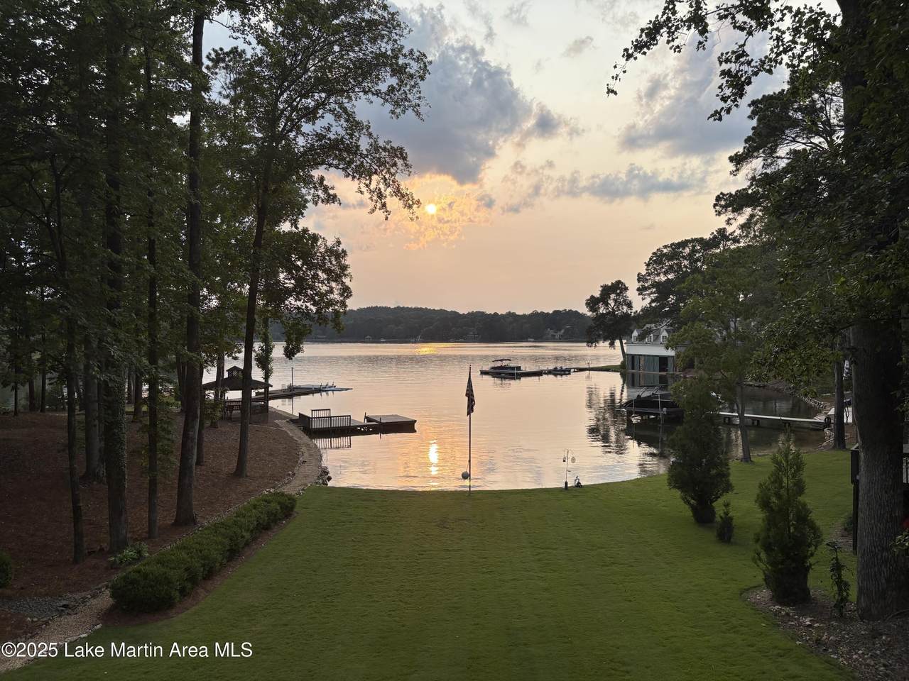 https://bt-photos.global.ssl.fastly.net/lakemartin/1280_boomver_3_25-1518-2.jpg