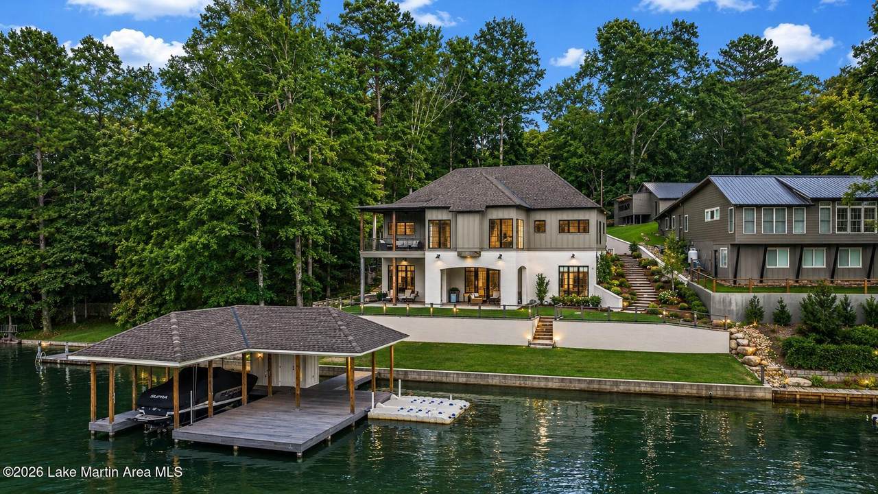 744 Lakeshore Dr - Photo 1