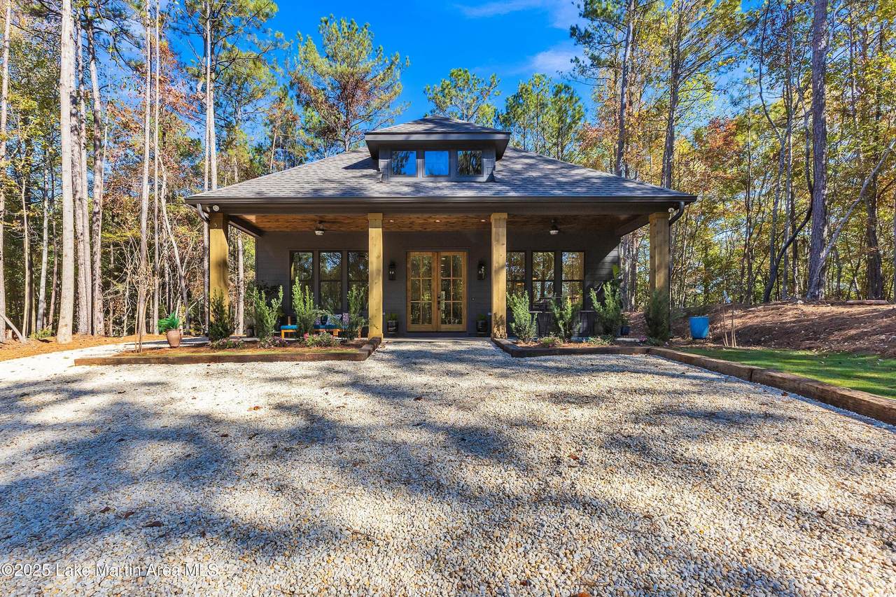 593 Elks Pkwy - Photo 1