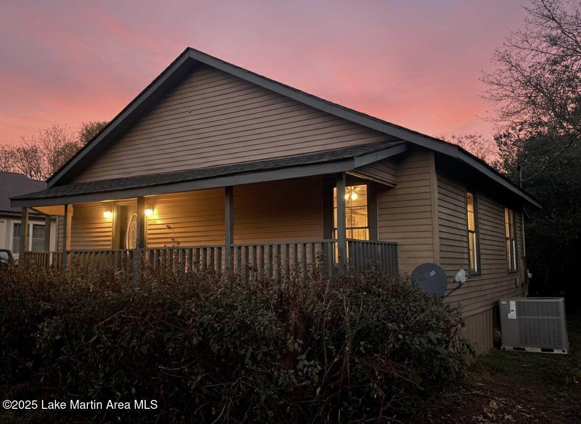 244 Oak St - Photo 1