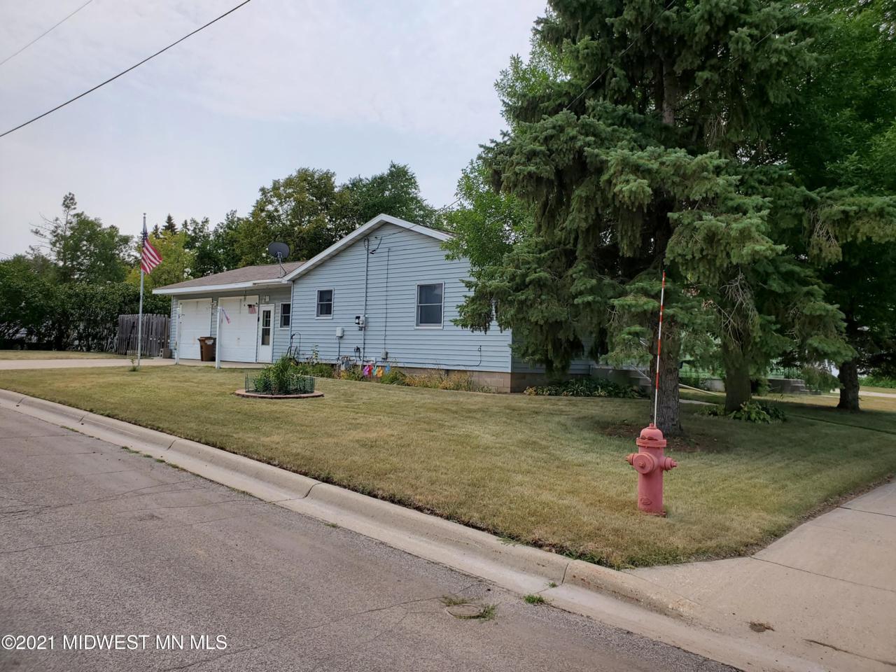 421 Main St E - Photo 1