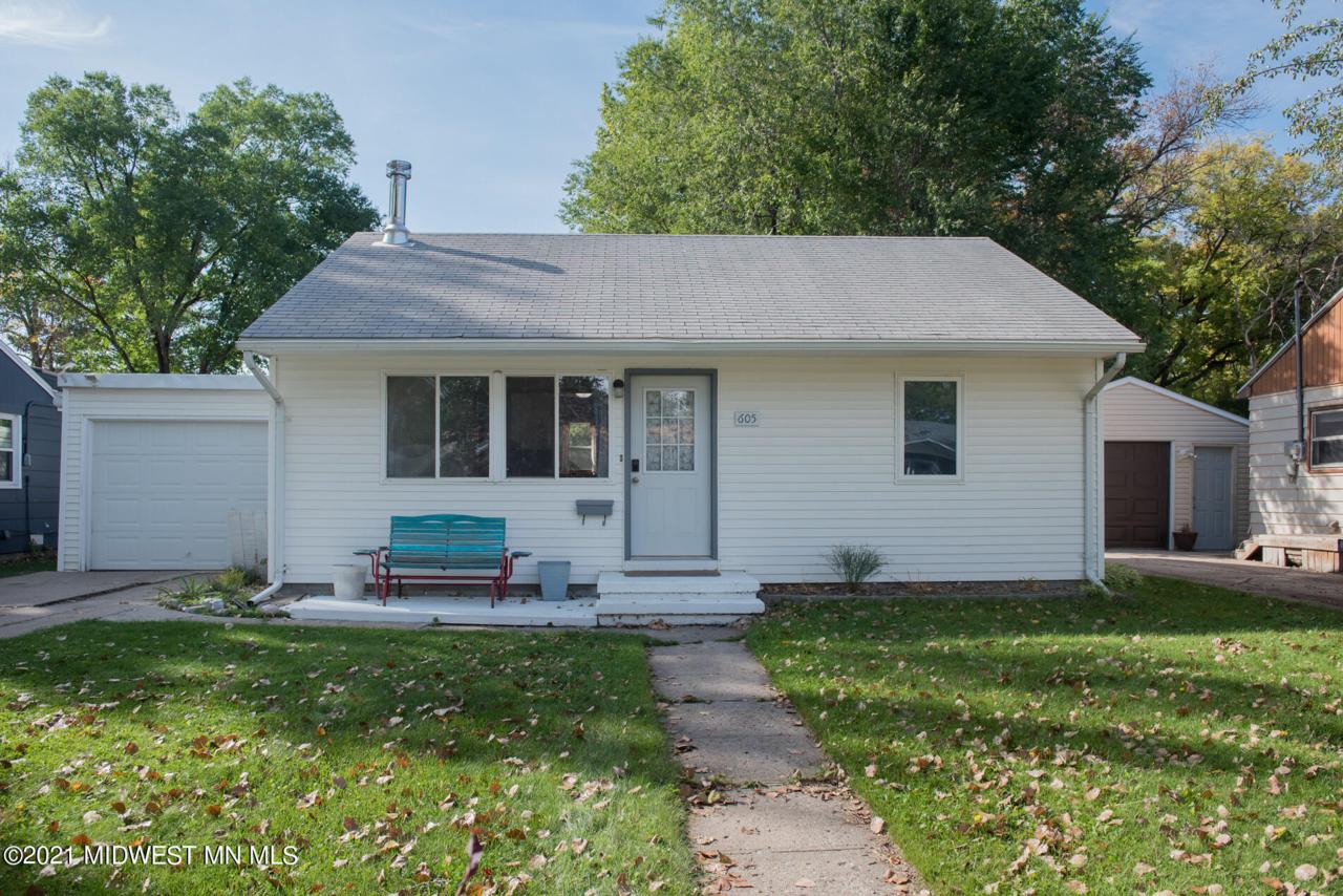 605 19th Street - Photo 1