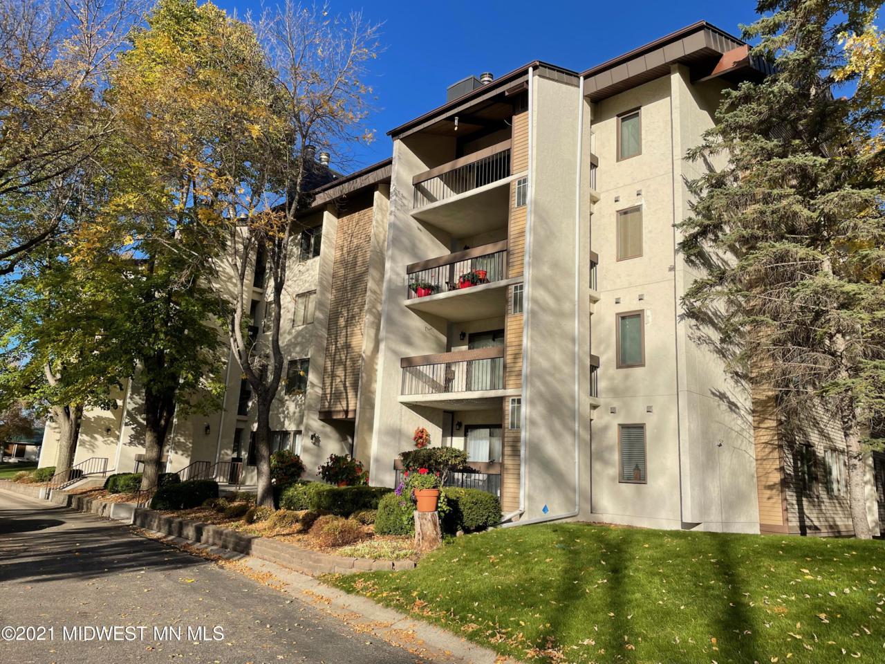 200 Willow Court - Photo 1