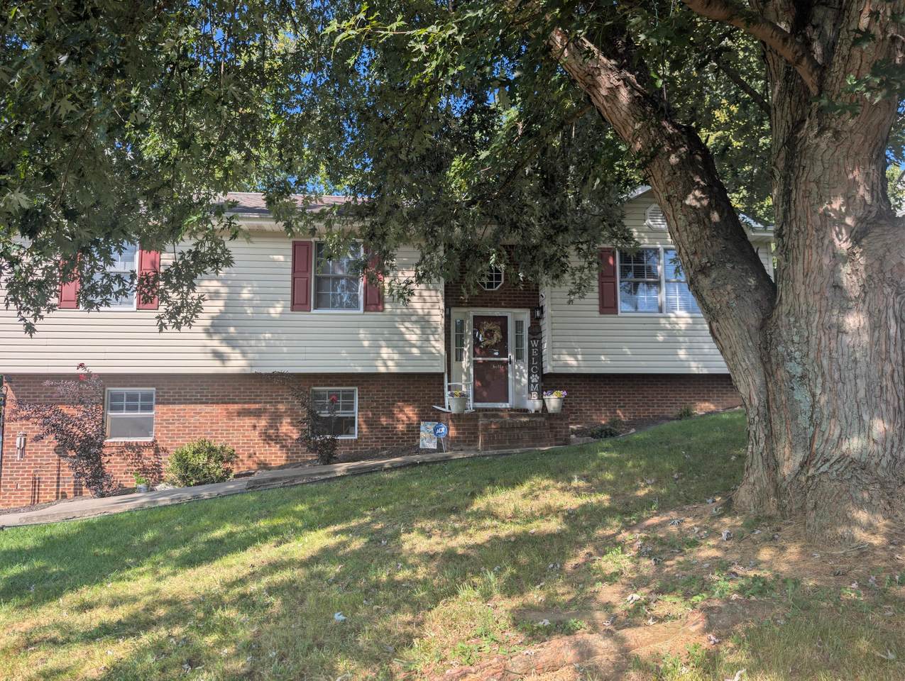 128 Ashley Drive - Photo 1