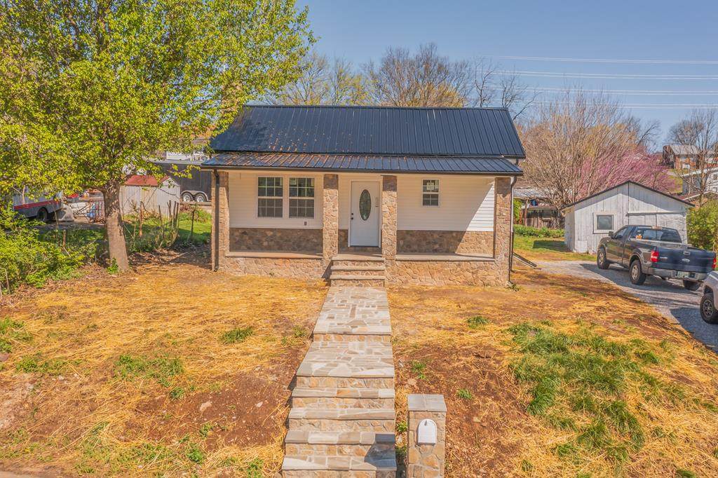 706 Rhoten St - Photo 1