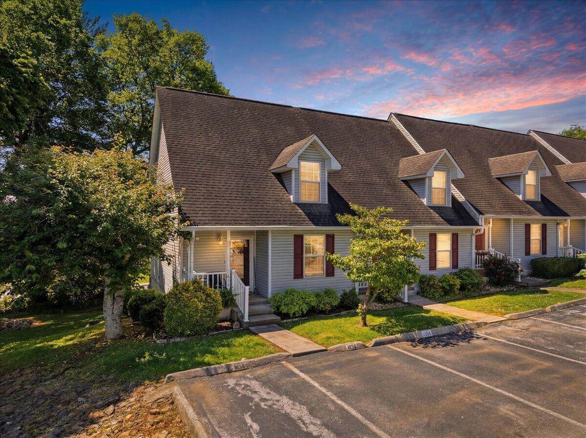 1934 Walnut Avenue - Photo 1