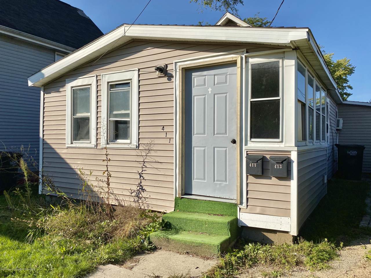 411 Paris Avenue - Photo 1