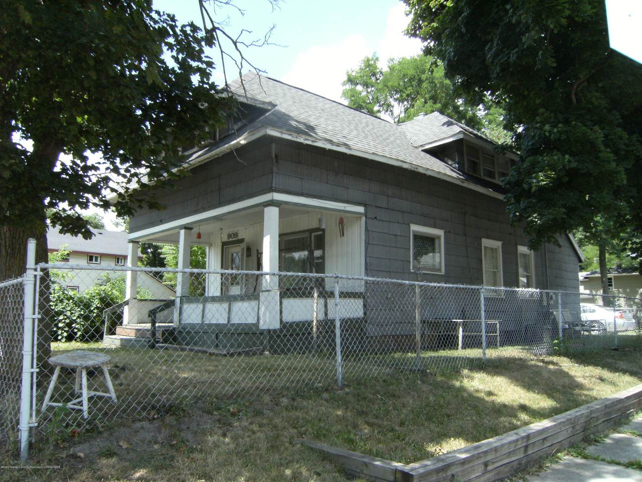 909 Baker - Photo 1