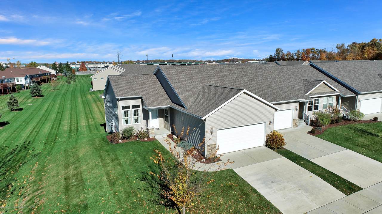 262 Barrington Circle - Photo 1