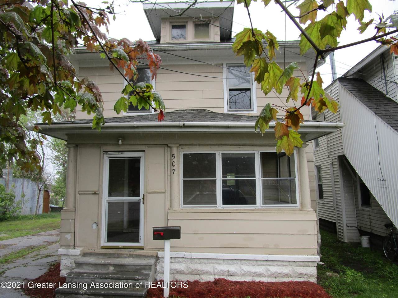 507 Blackstone Street - Photo 1