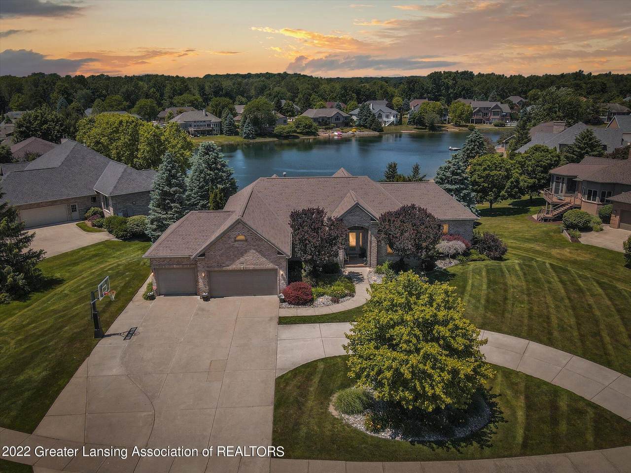 506 Shoreline Drive - Photo 1