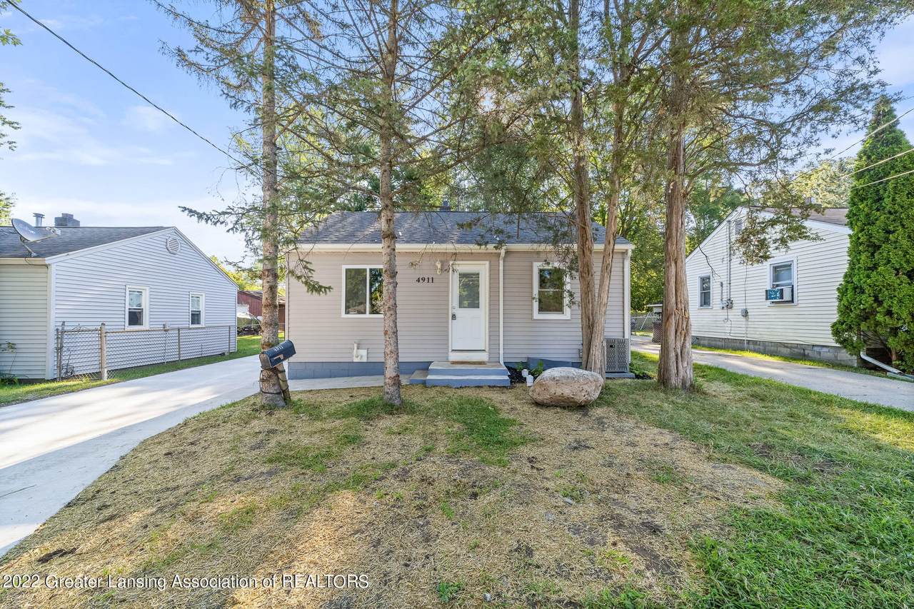 4911 Stafford Avenue - Photo 1