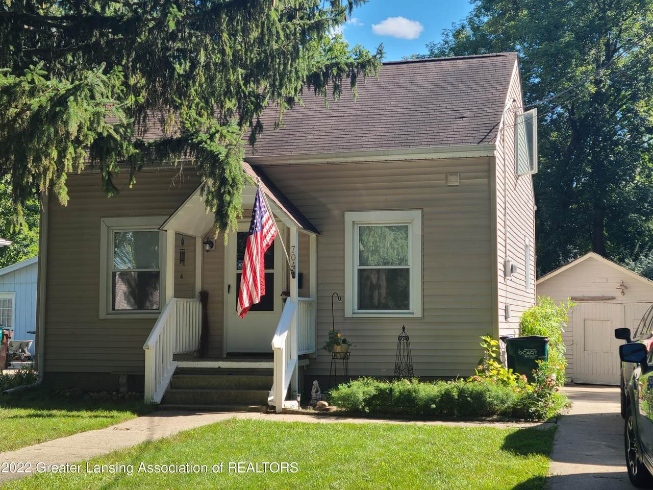 704 Kenwood Avenue - Photo 1