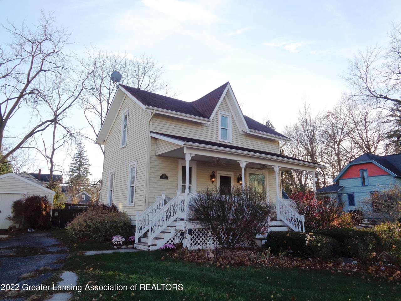 402 Grand River Avenue - Photo 1