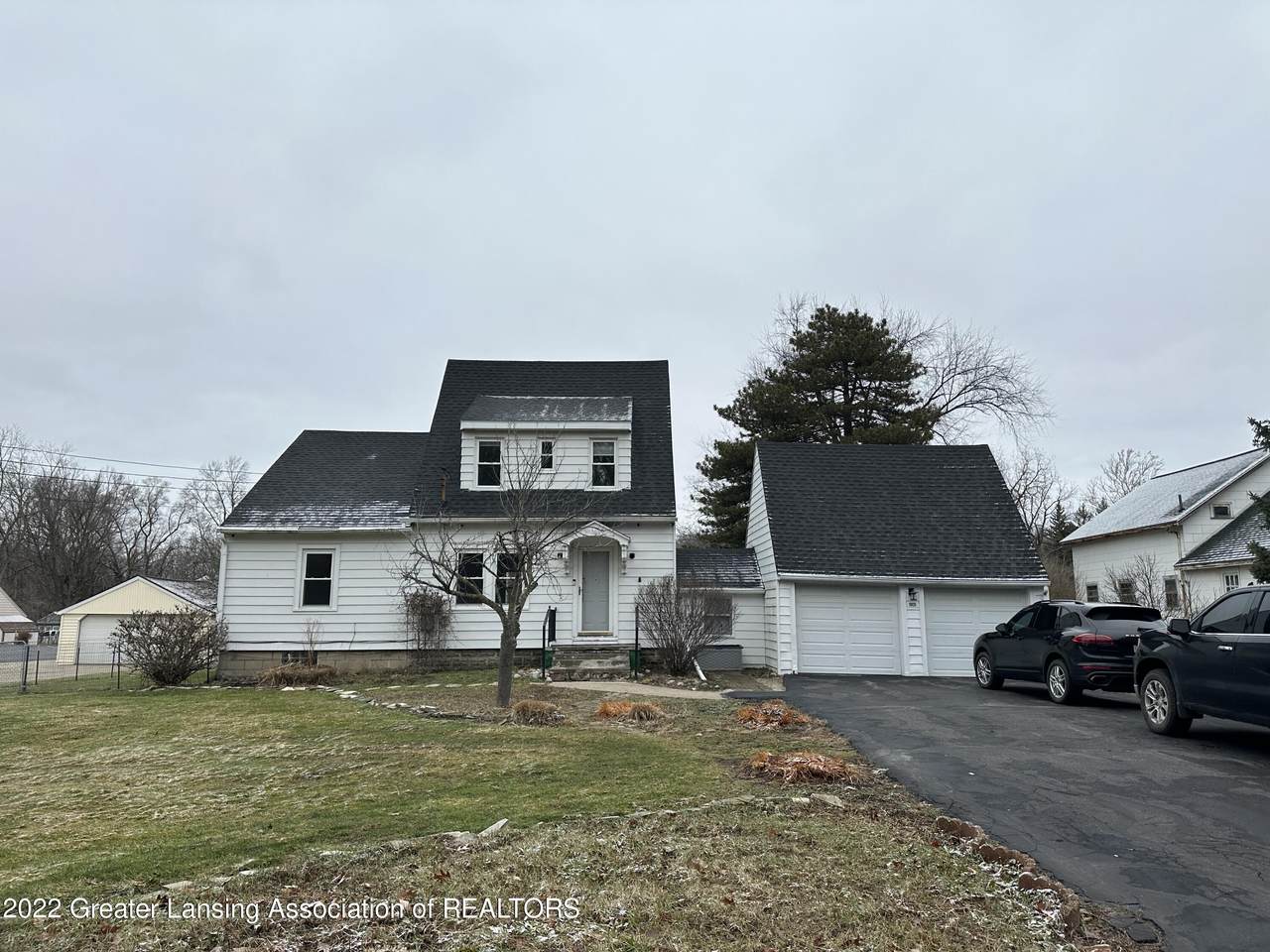 2825 Mount Hope Avenue - Photo 1