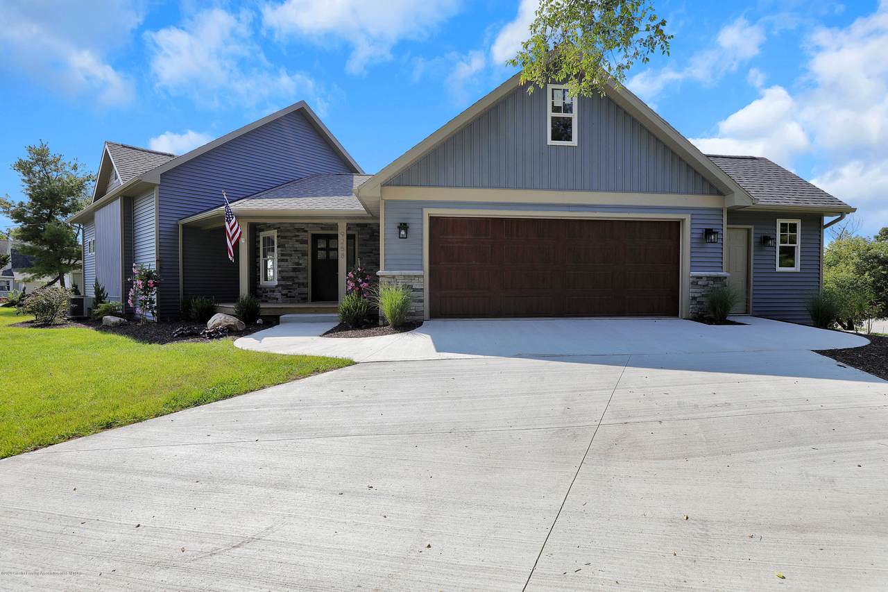 9258 Oakdale Drive - Photo 1