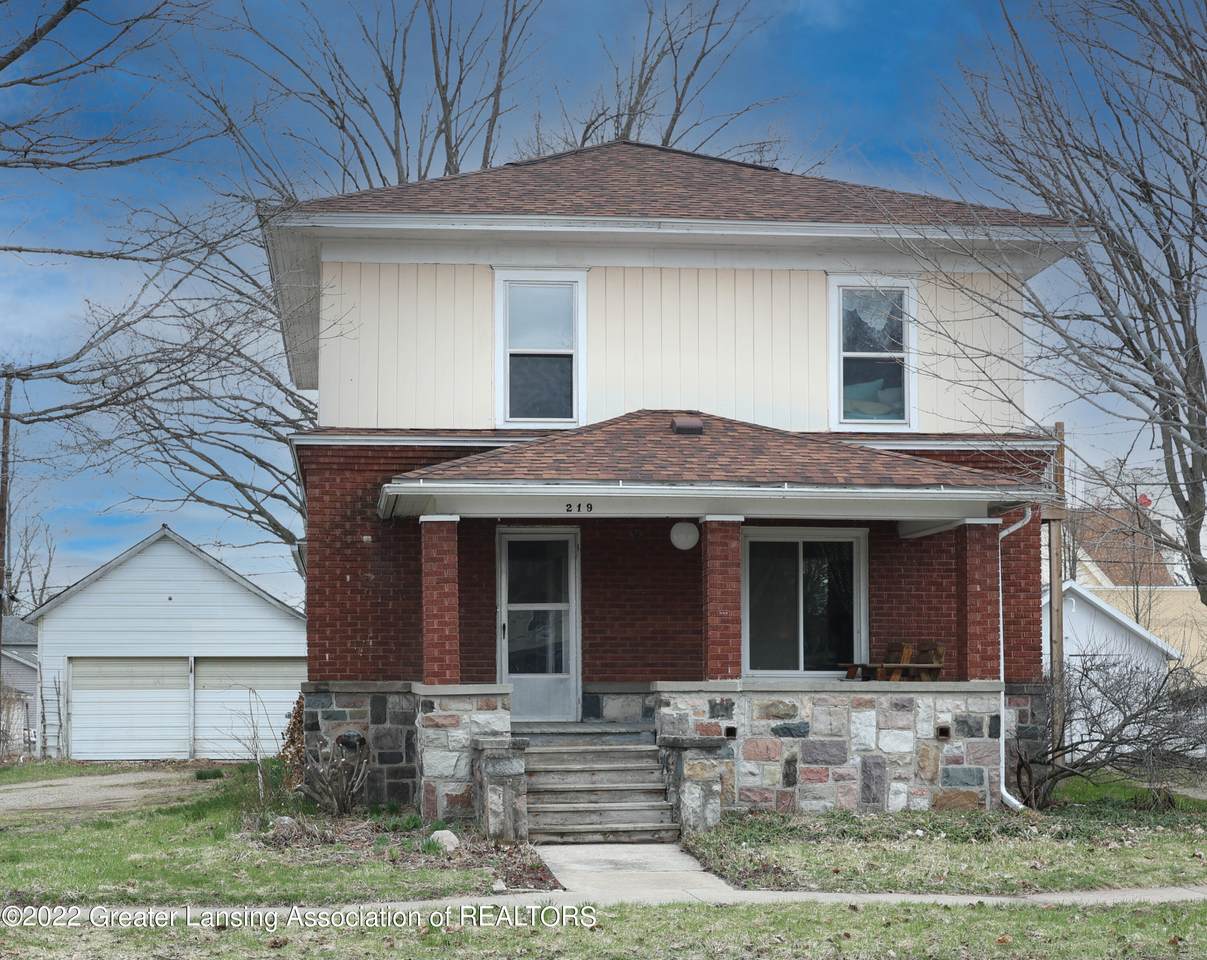 219 Queen - Photo 1