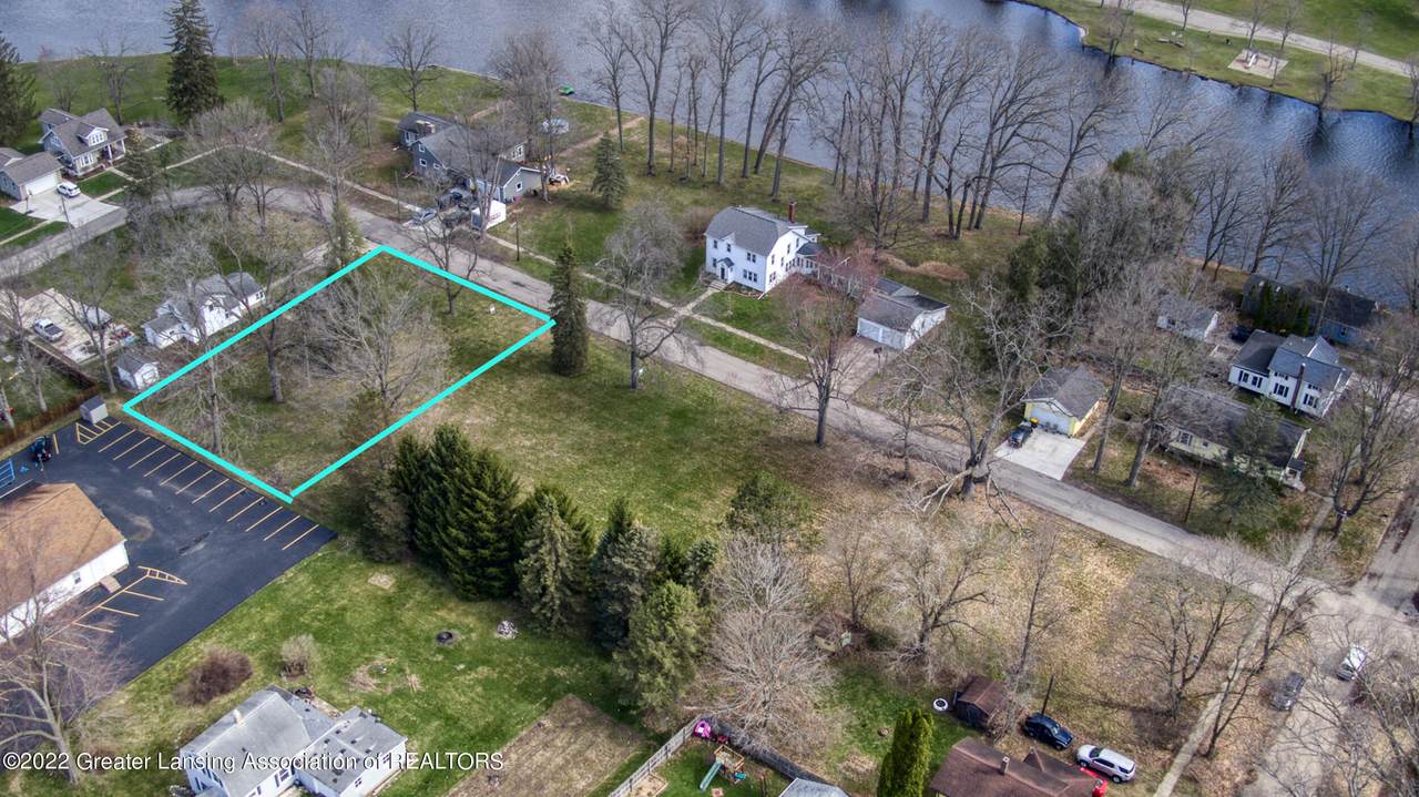 906 Chester Street - Photo 1