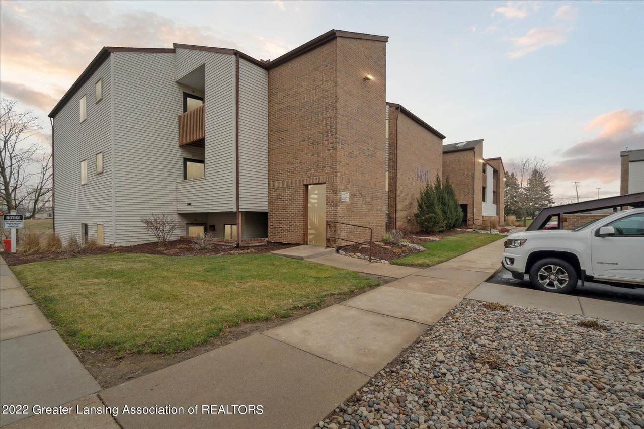 1460 Pond Drive - Photo 1