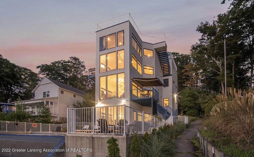 414 Crest Drive - Photo 1