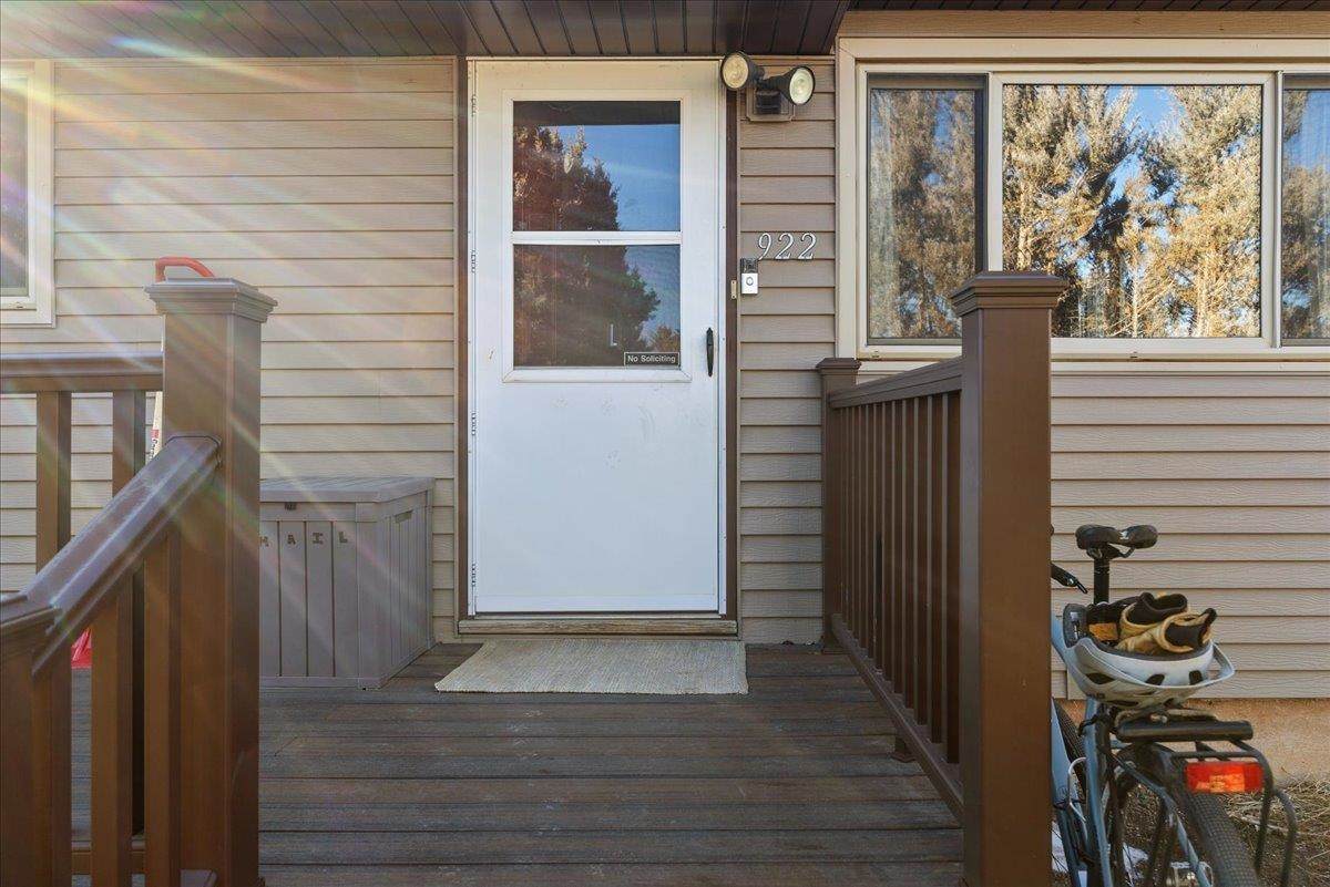 922 Reynolds - Photo 1