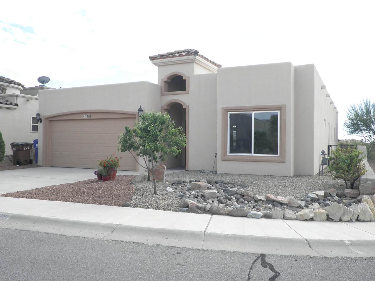 4121 Seville Way - Photo 1