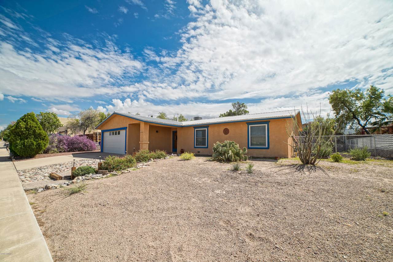 2242 Uranus Avenue - Photo 1