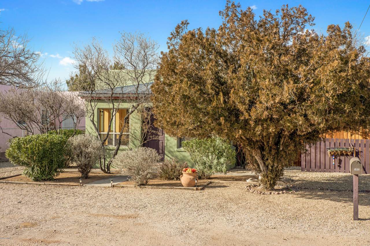 202 Manso Avenue - Photo 1