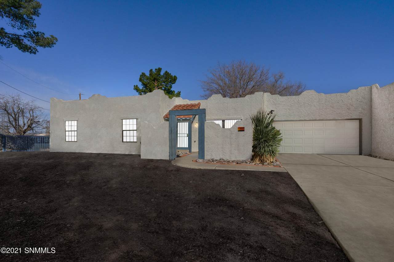 433 Salopek Boulevard - Photo 1