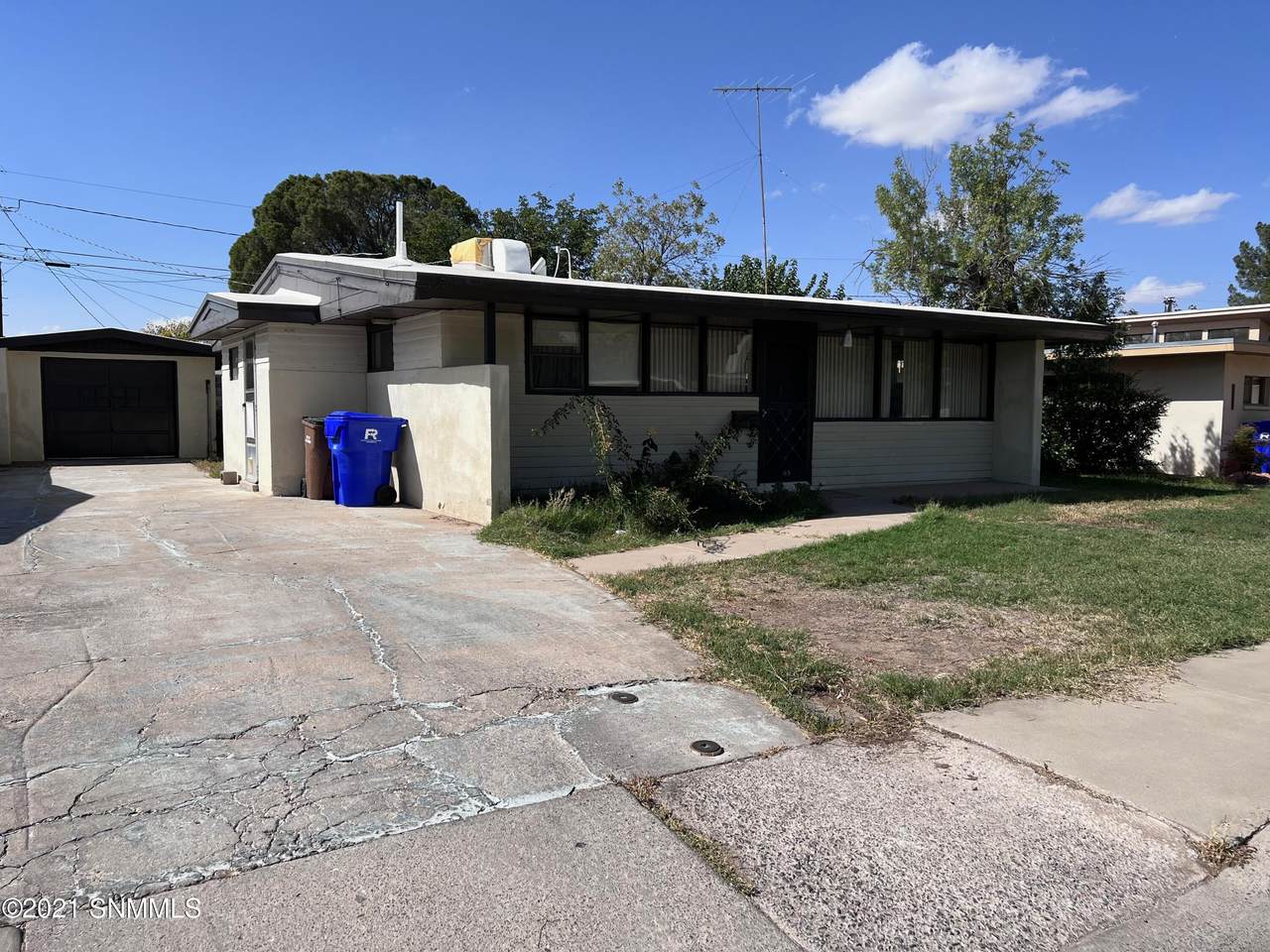 115 Roberts Drive - Photo 1