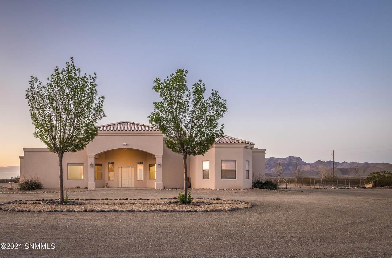 209 Vista Del Rey Drive, Vado, NM 88072 (MLS 2401249) Better Homes