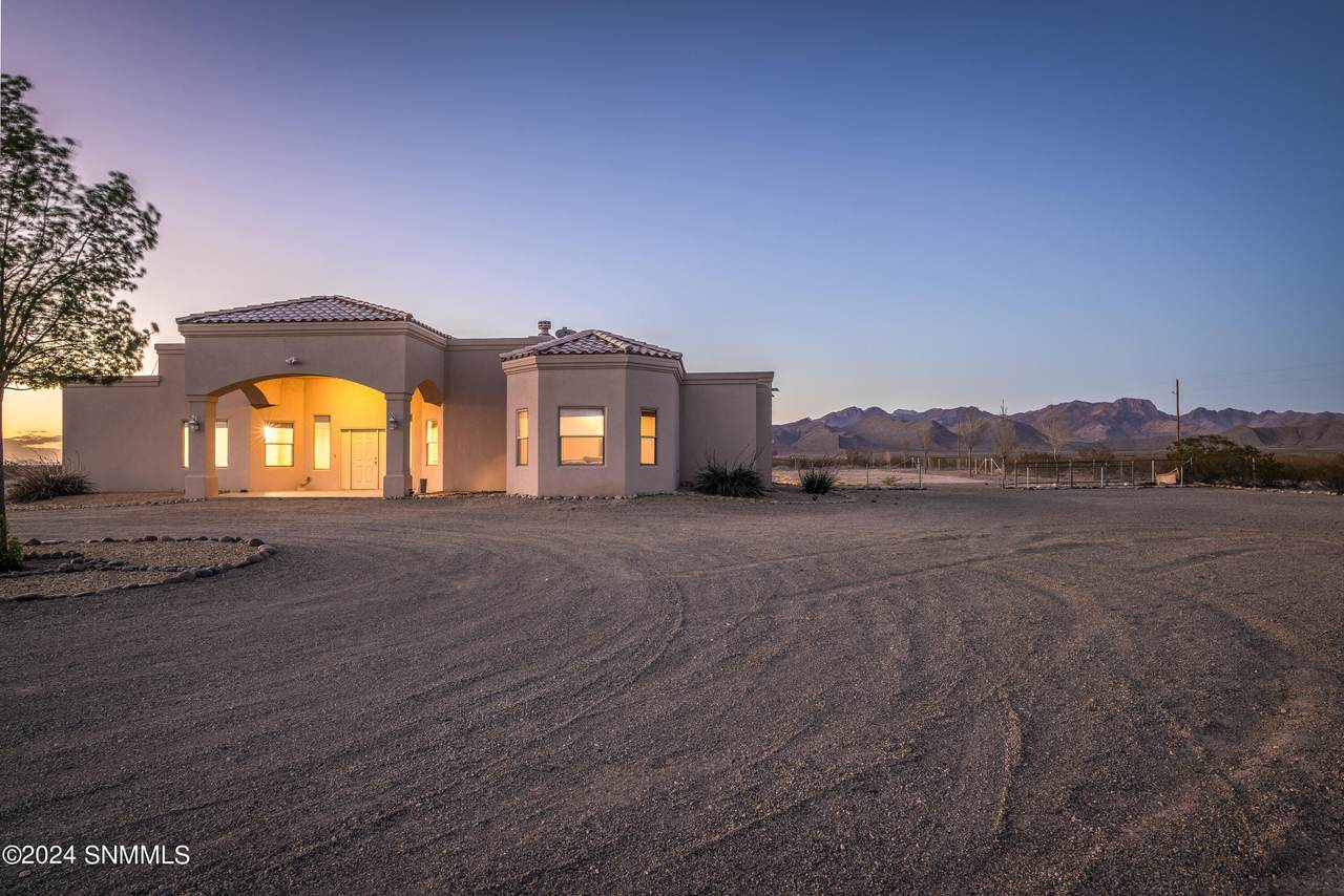 209 Vista Del Rey Drive, Vado, NM 88072 (MLS 2401249) Better Homes