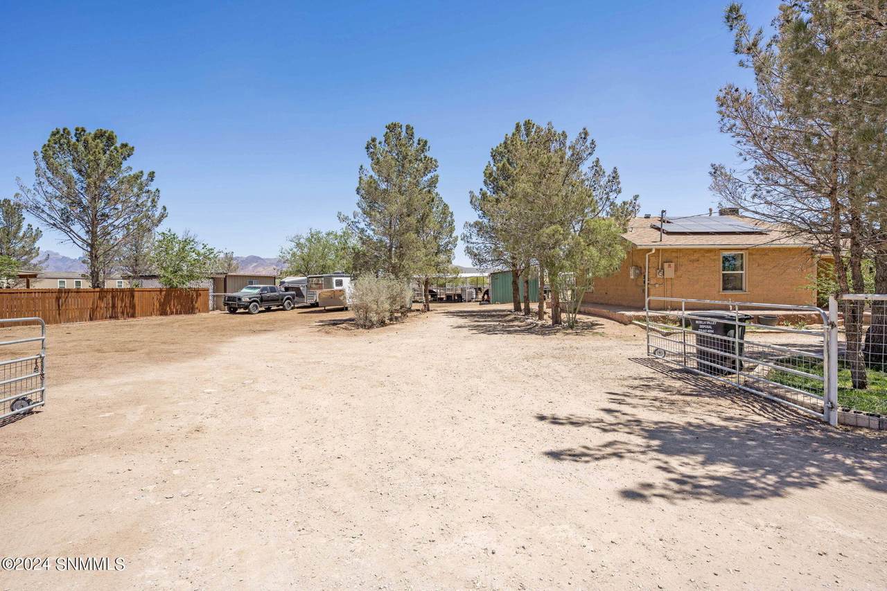34 Tres Caballos Place, Mesquite, NM 88048 (MLS 2401298) Better