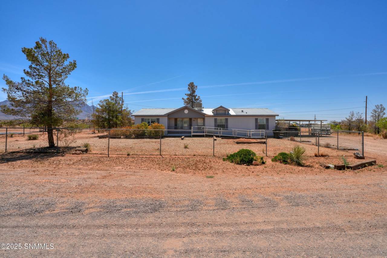 https://bt-photos.global.ssl.fastly.net/lascruces/1280_boomver_1_2501145-2.jpg