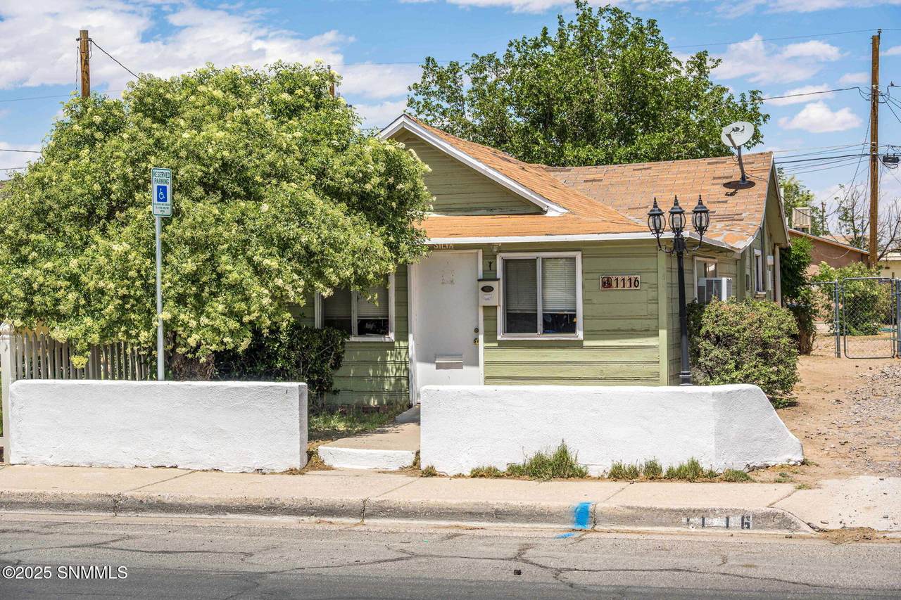 1116 Hadley - Photo 1