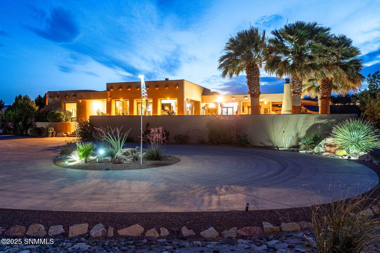 8095 Renoir Loop - Photo 1