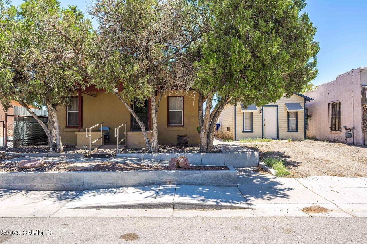 3305 Oak St - Photo 1