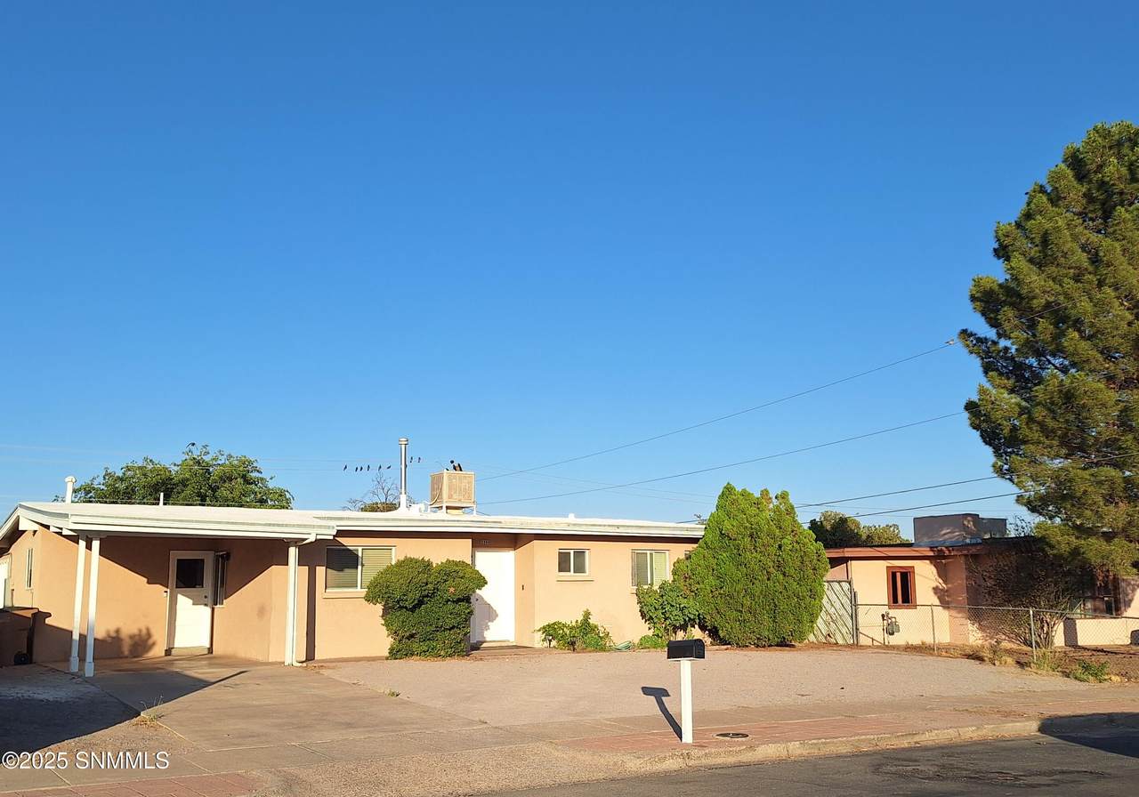 2205 Margaret Street - Photo 1