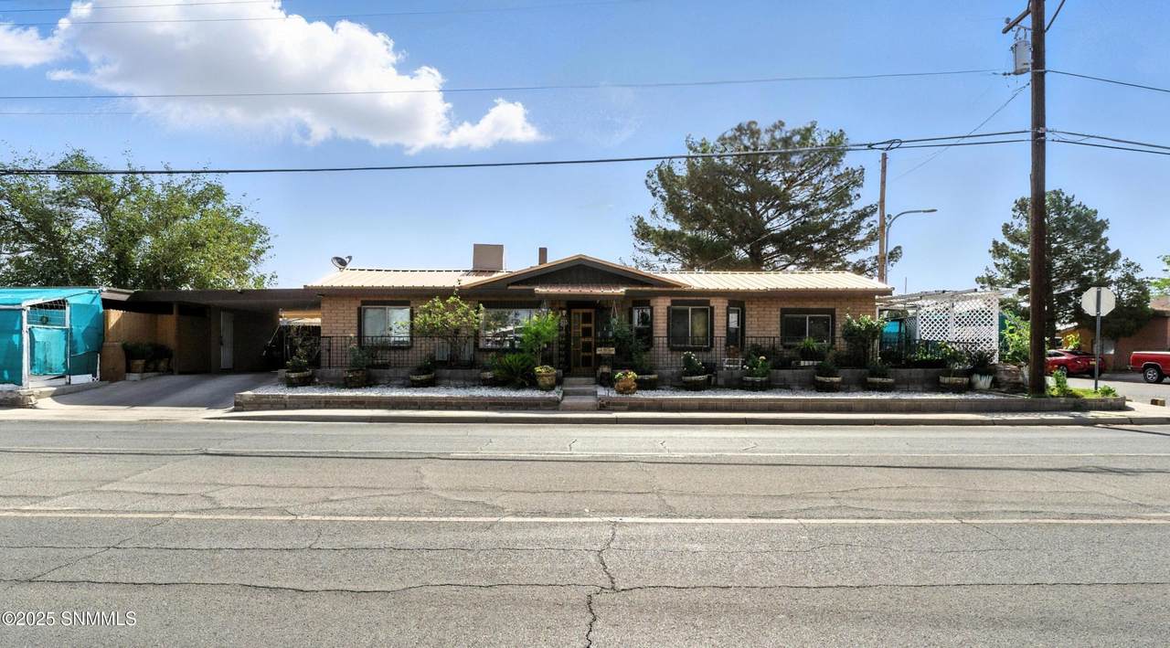 525 Espina Street - Photo 1