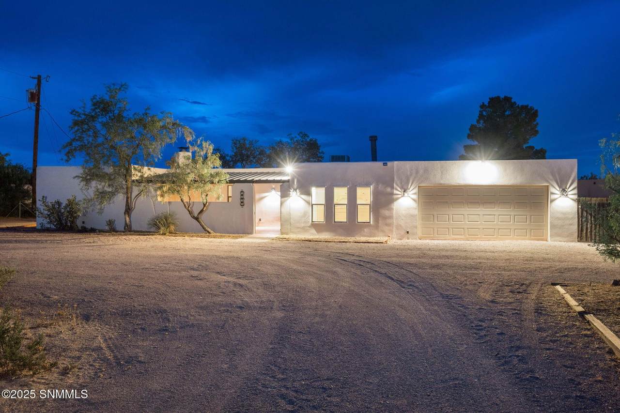 1048 La Quinta Street - Photo 1
