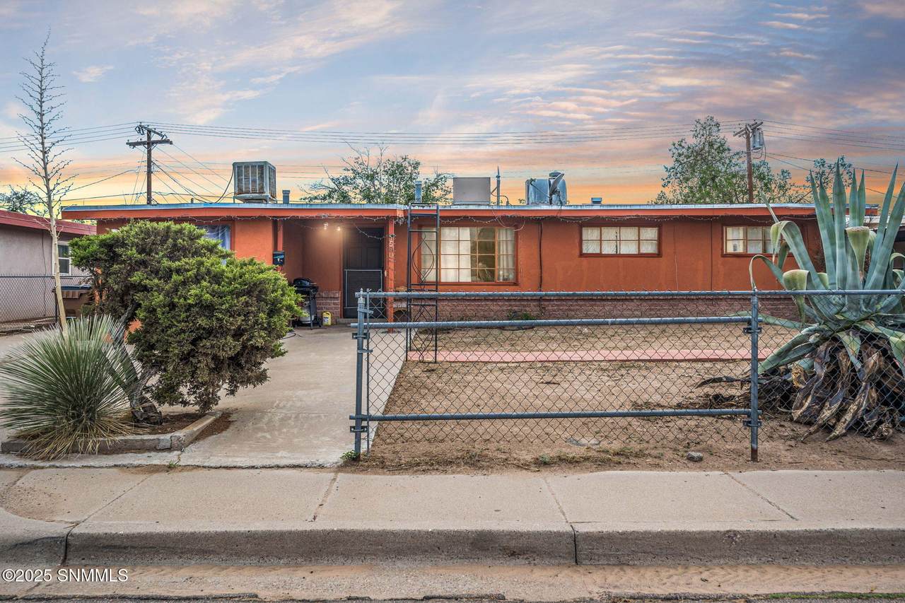 1500 Gladys Drive - Photo 1