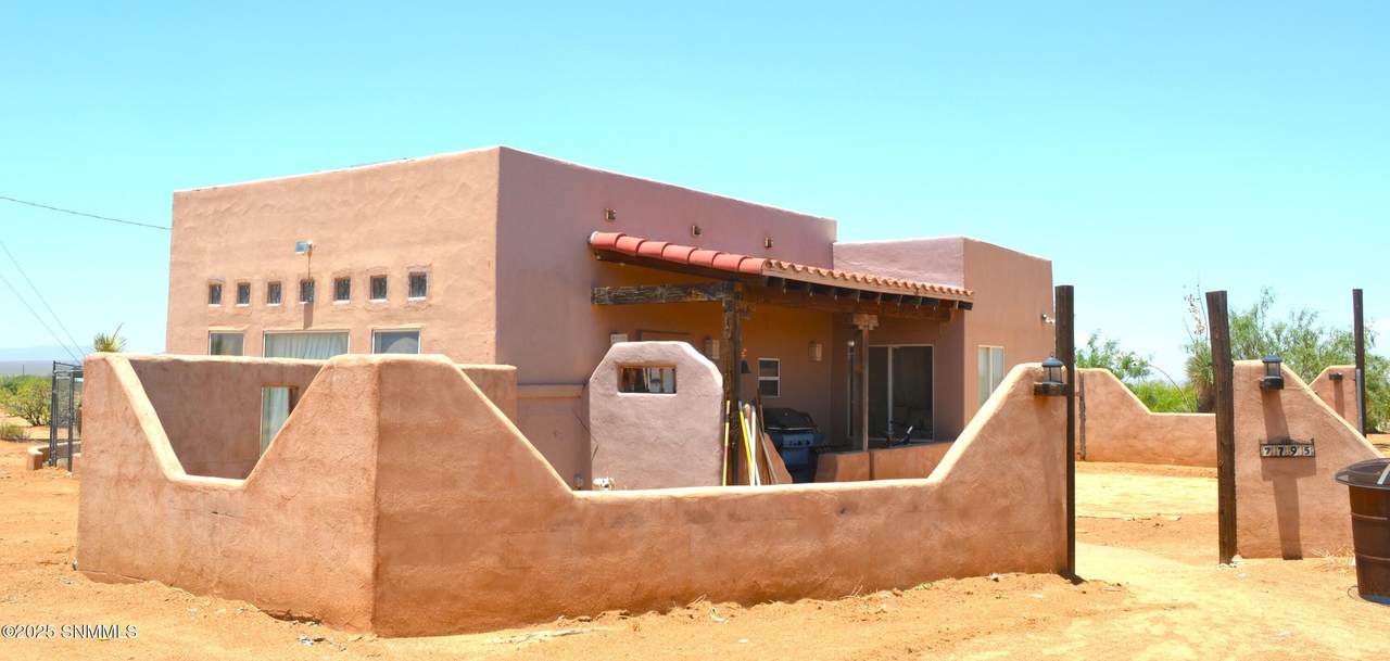 7825 El Centro Boulevard - Photo 1